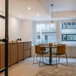 Modern And Spacious Design Apartment Nearby The Beach