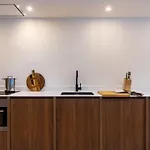 Modern And Spacious Design Apartment Nearby The Beach